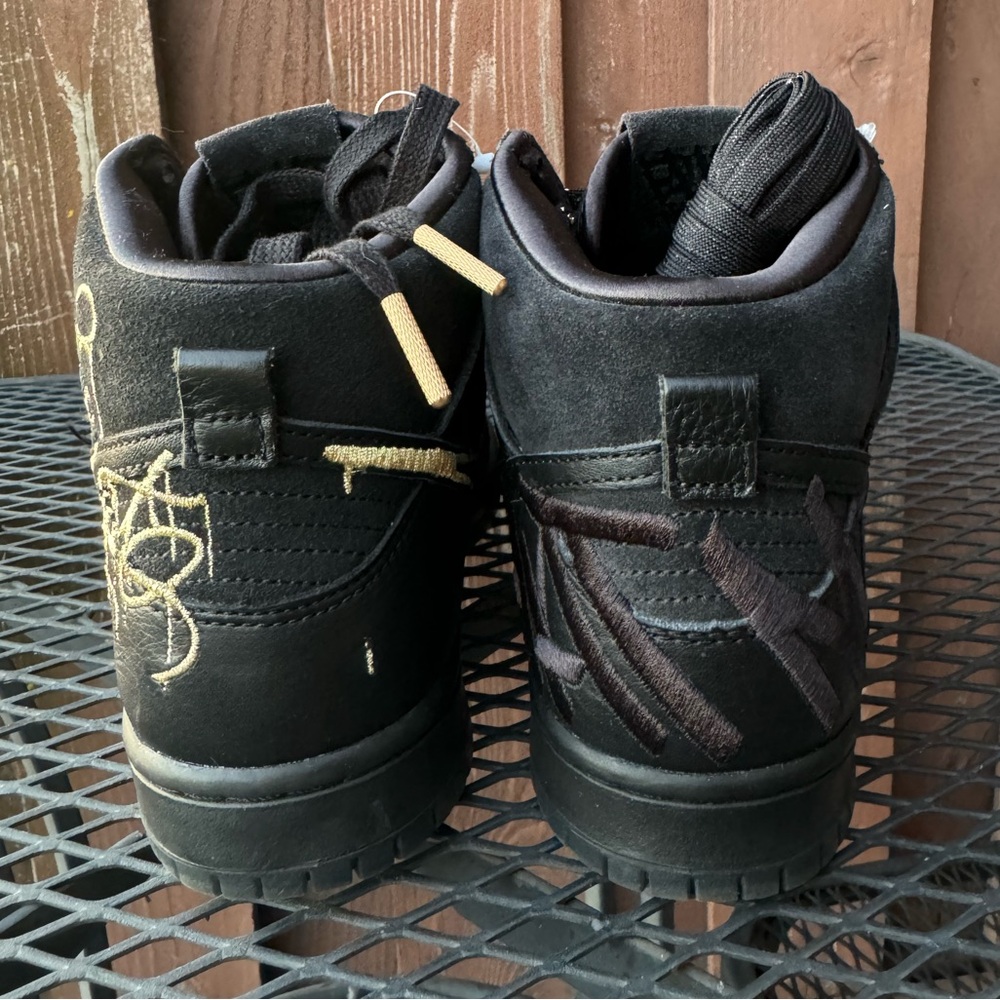 Nike x FAUST Dunk High in men’s size 7 or women’s 8.5. Comes w 3 different laces - Picture 5 of 10